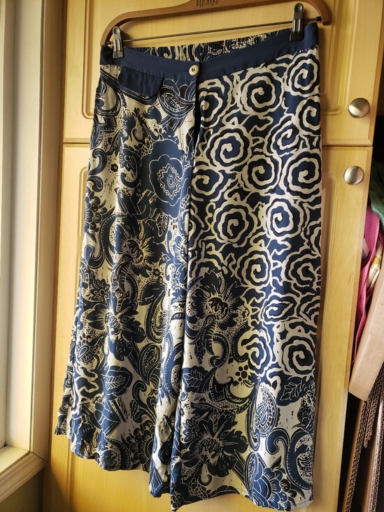 Harari Pants - Women's 100% Silk Navy and Cream Patterned Cropped Wide Leg Pants